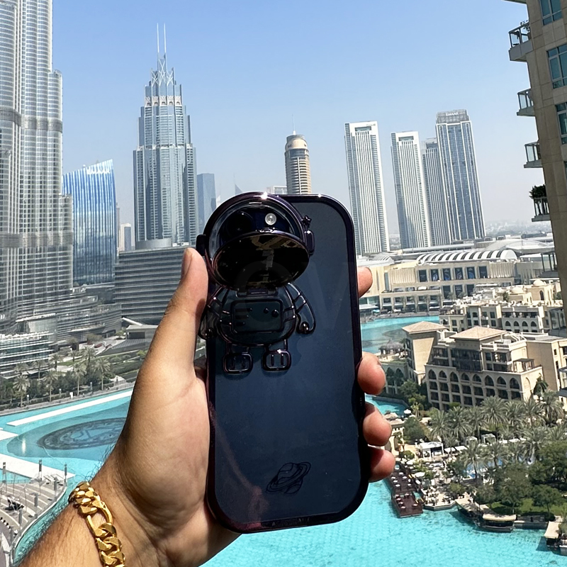 iPhone 14 Series Dubai Edition Astronaut Lens Bracket Electroplated Case